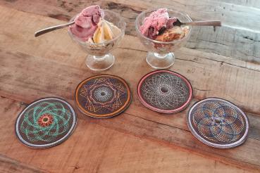 Preview: ITH Stickdatei Untersetzer und Glasabdeckung Spiro